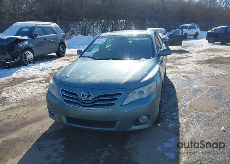 2011 Toyota Camry Xle z USA, uszkodzony, nr VIN 4T1BF3EK0BU589612